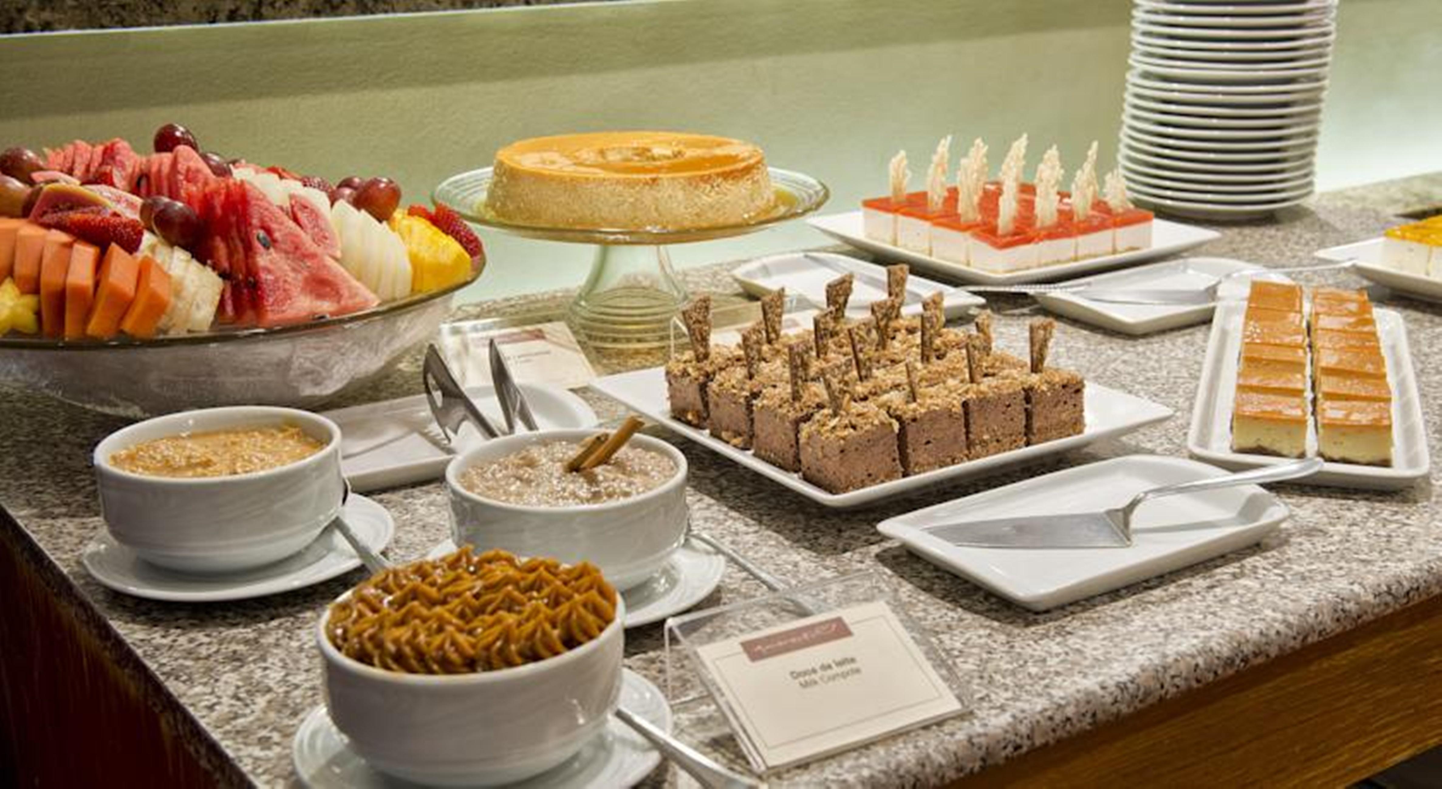 保利斯塔美利亚酒店 圣保罗 外观 照片 A selection of desserts